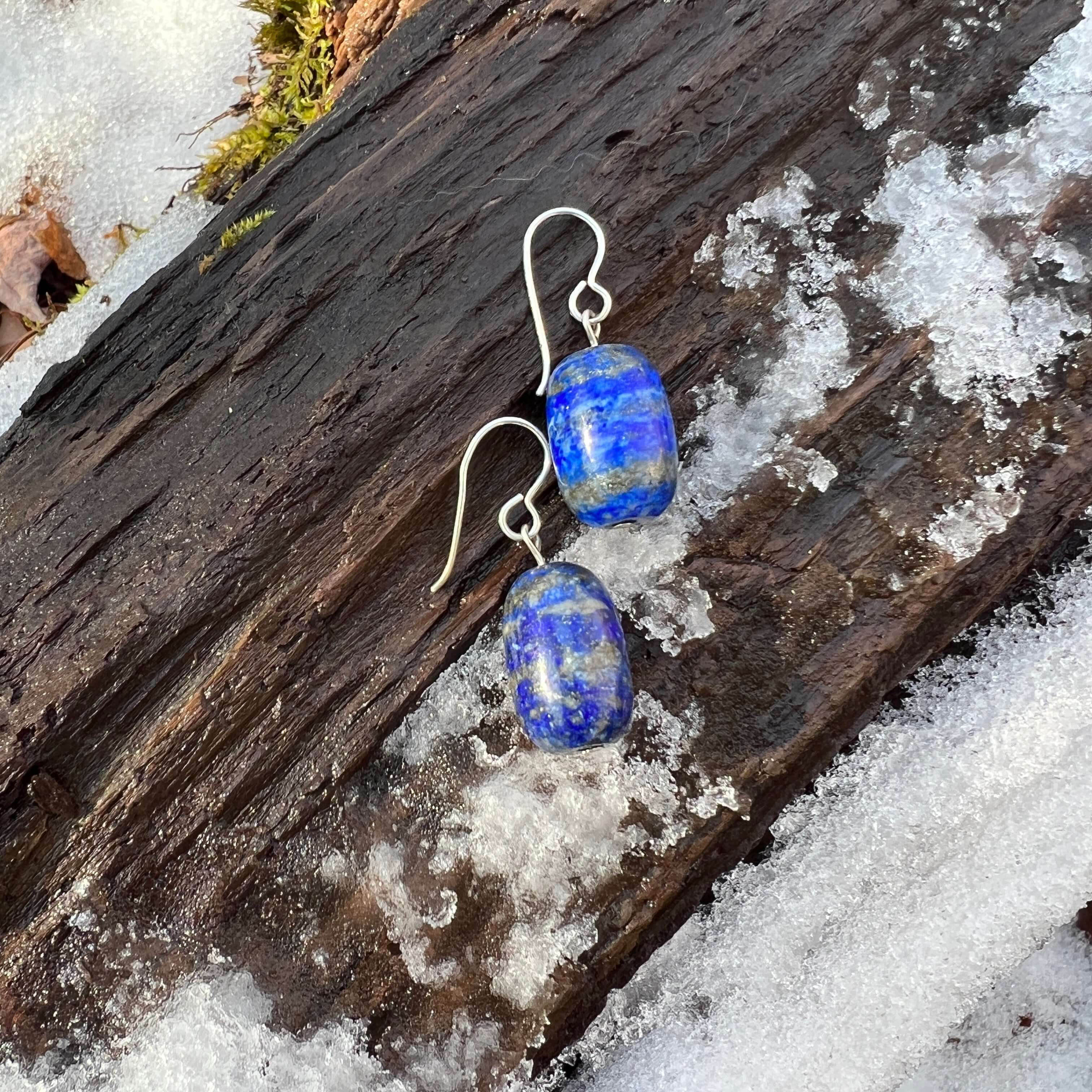 Lapis Lazuli Earrings These earrings are made with high-quality Lapis Lazuli gemstones which bring wisdom to the wearer. Zodiac: Sagittarius and Libra Chakras: Third Eye, Crown, and Throat Lapis stimulates wisdom and good judgement, increasing one's desir