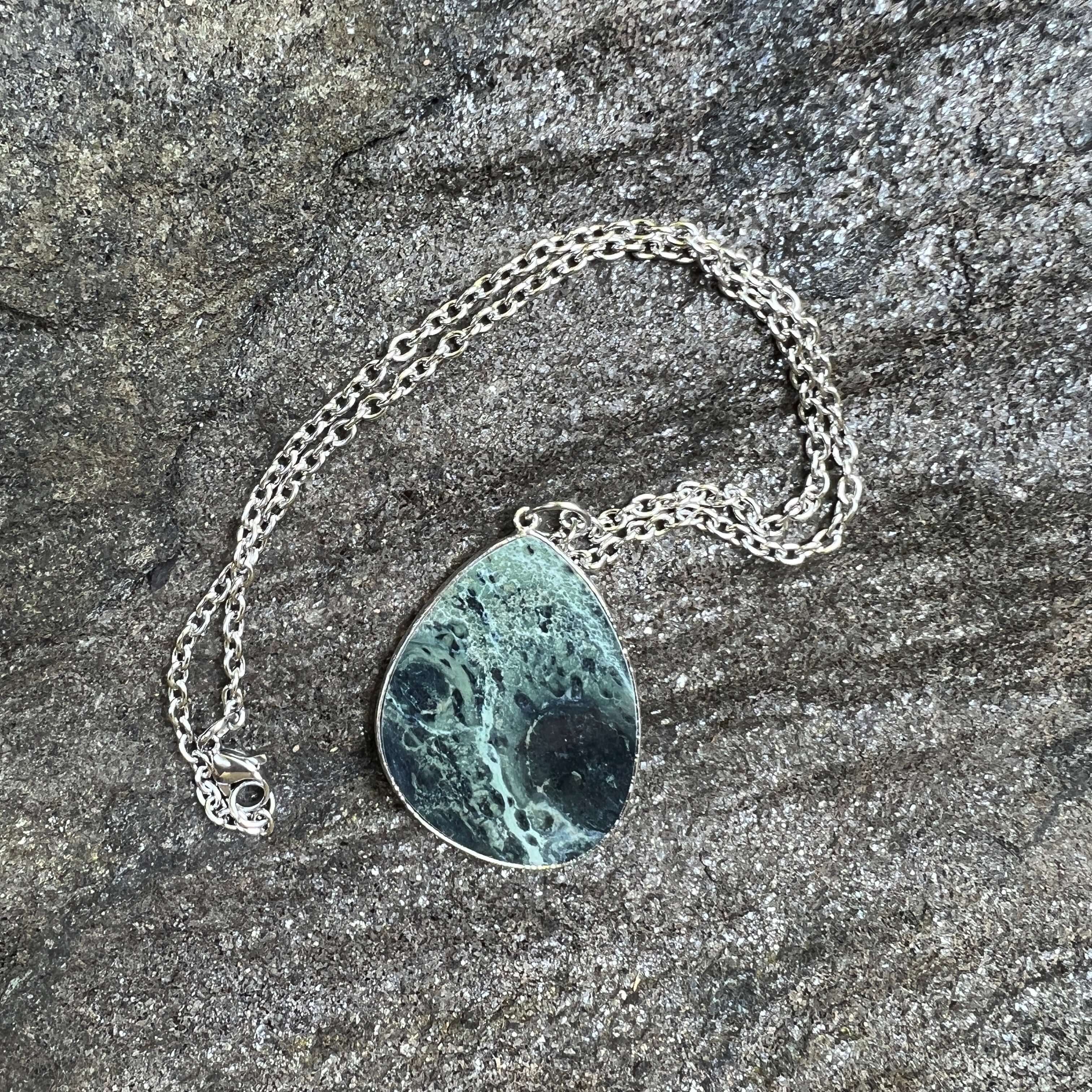 Kambaba Jasper Slice Necklace This necklace is made with a high-quality Kambaba Jasper stone which brings grounding and protection to the wearer. Kambaba Jasper calms the mind and promotes feelings of peace, reduces fear and increases self worth, bringing