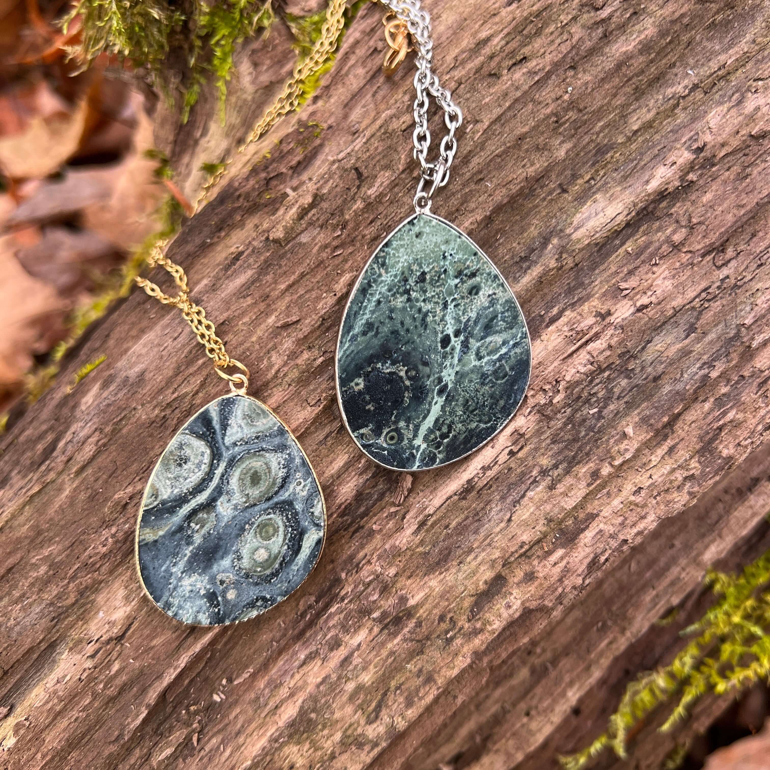 Kambaba Jasper Slice Necklace This necklace is made with a high-quality Kambaba Jasper stone which brings grounding and protection to the wearer. Kambaba Jasper calms the mind and promotes feelings of peace, reduces fear and increases self worth, bringing