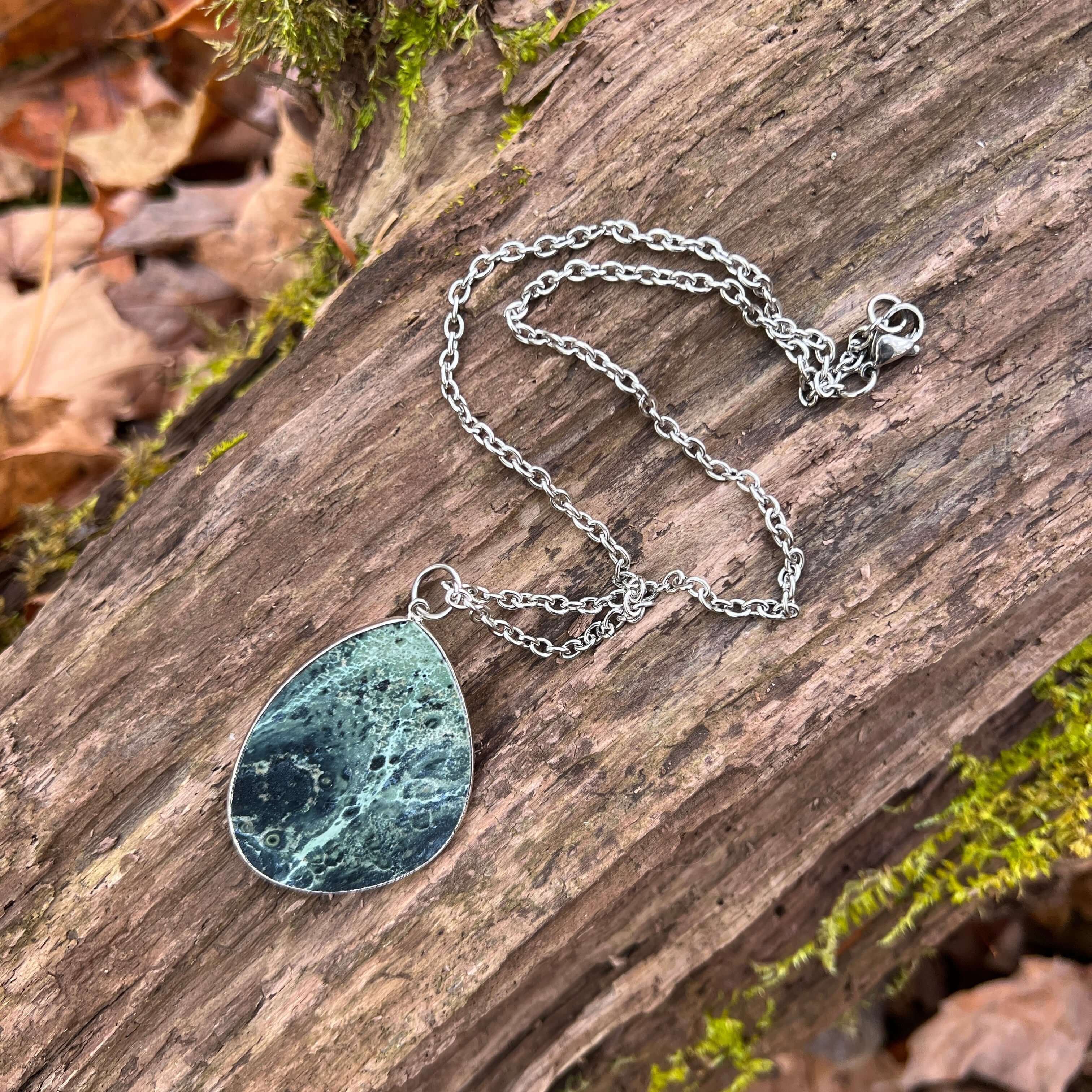 Kambaba Jasper Slice Necklace This necklace is made with a high-quality Kambaba Jasper stone which brings grounding and protection to the wearer. Kambaba Jasper calms the mind and promotes feelings of peace, reduces fear and increases self worth, bringing