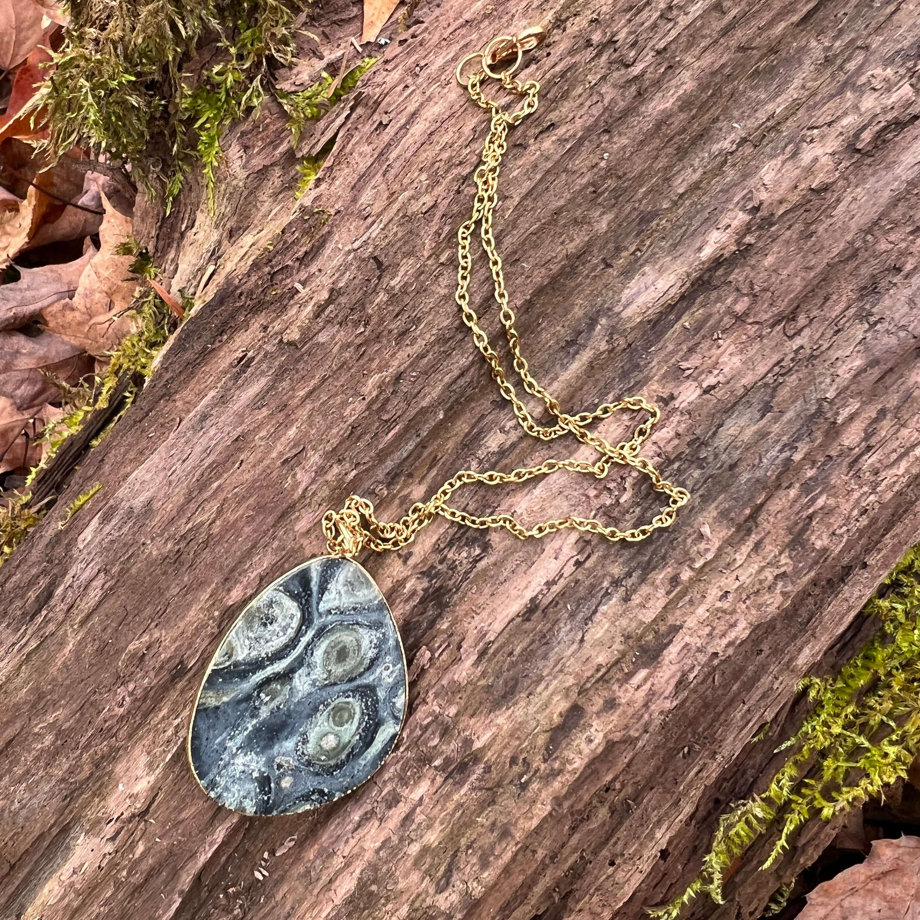 Kambaba Jasper Slice Necklace This necklace is made with a high-quality Kambaba Jasper stone which brings grounding and protection to the wearer. Kambaba Jasper calms the mind and promotes feelings of peace, reduces fear and increases self worth, bringing