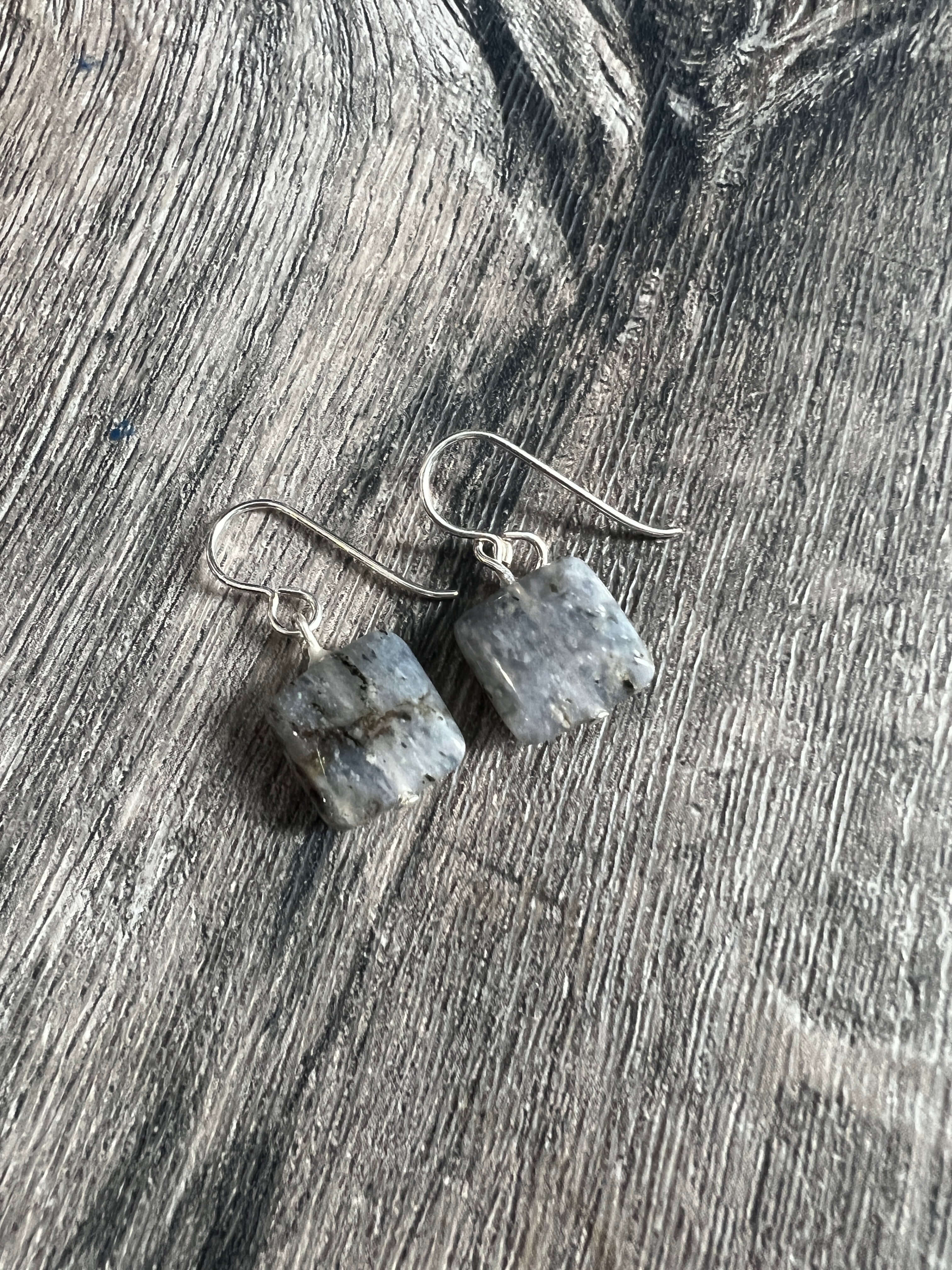 Moss Agate Earrings These earrings are made with high-quality Moss Agate gemstones which bring abundance and grounding energy to the wearer. Moss Agate is strongly connected with nature. It refreshes your soul and enables you to see the beauty around you.